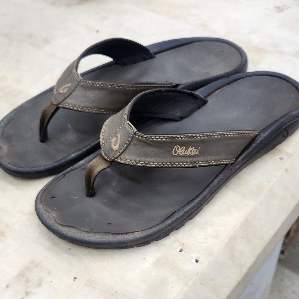 OluKai Men's Dark Brown Flip-Flops